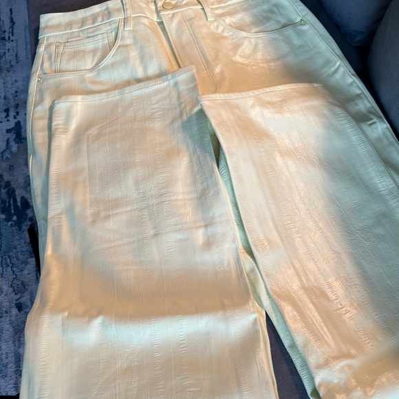 Good American 90s relaxed faux leather straight leg pants size 10 lemon - Picture 6 of 14